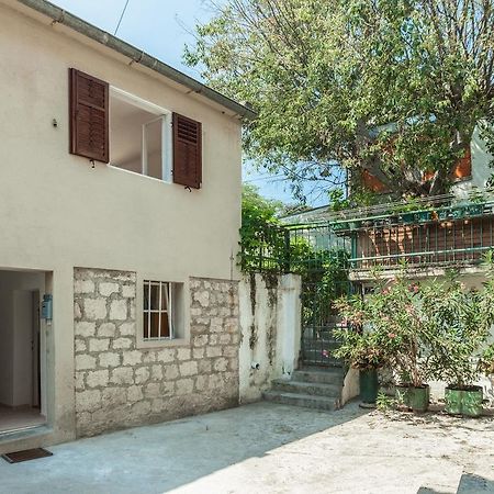 Charming Old Stone House Apartment Split Exterior photo
